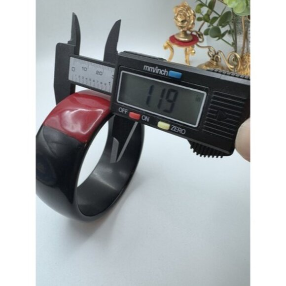 Vintage Retro 2 Tone LUCITE Bangle Red & Black- Chunky Lucite - Picture 8 of 10